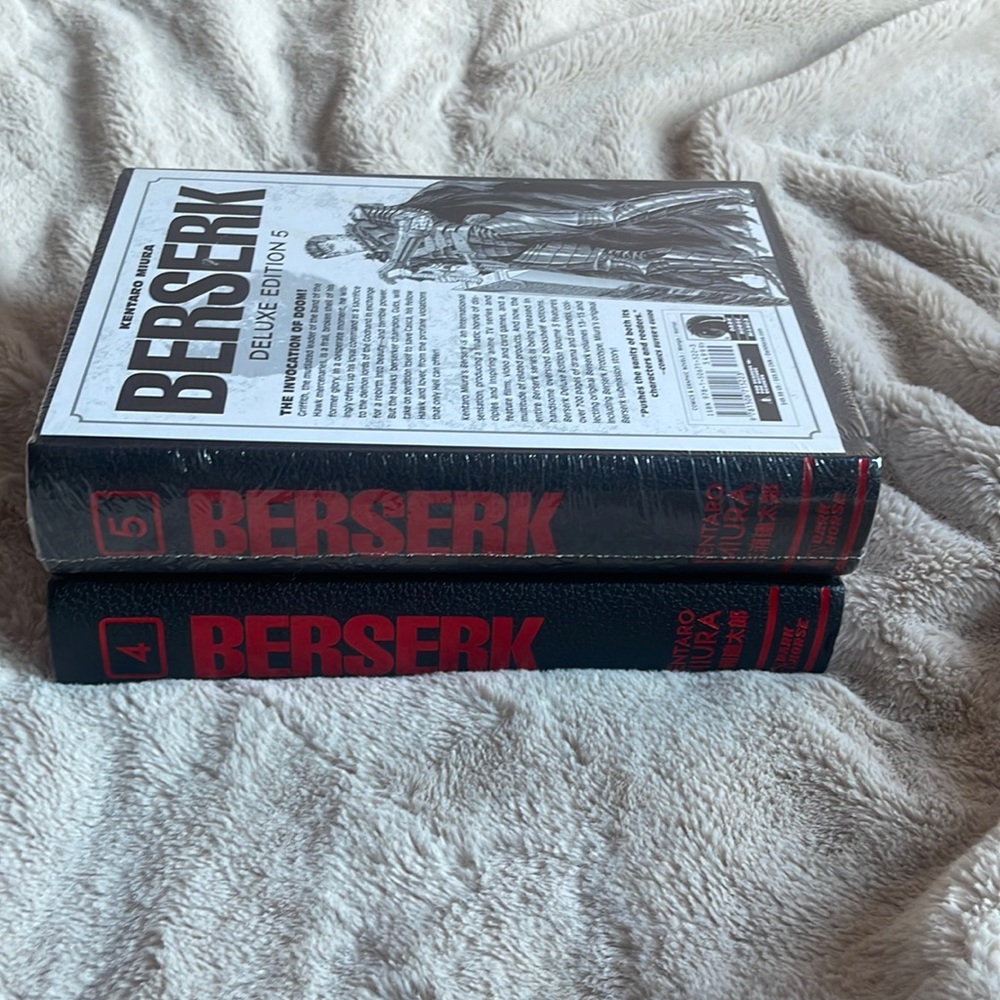 COPY - BERSERK VOLUME 4 & 5